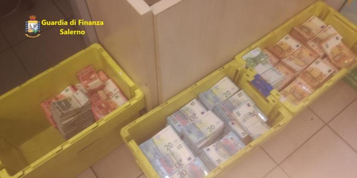 Imprenditore dell'Agro nocerino-sarnese aveva un milione di euro nascosto sotto il letto. - 
