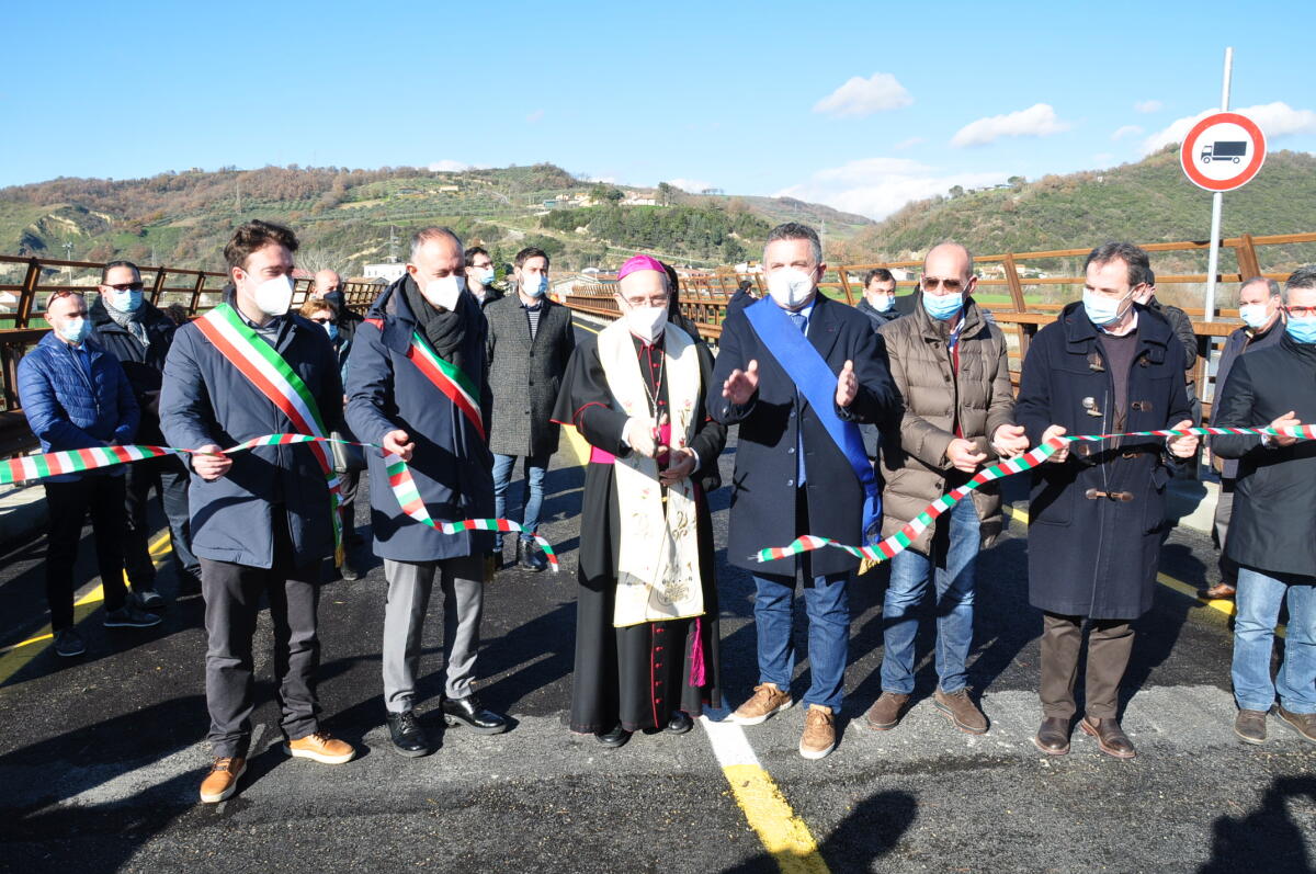 Aperto al traffico veicolare il nuovo ponte sul fiume Ufita sulla provinciale n. 34 in territorio di Apice - 