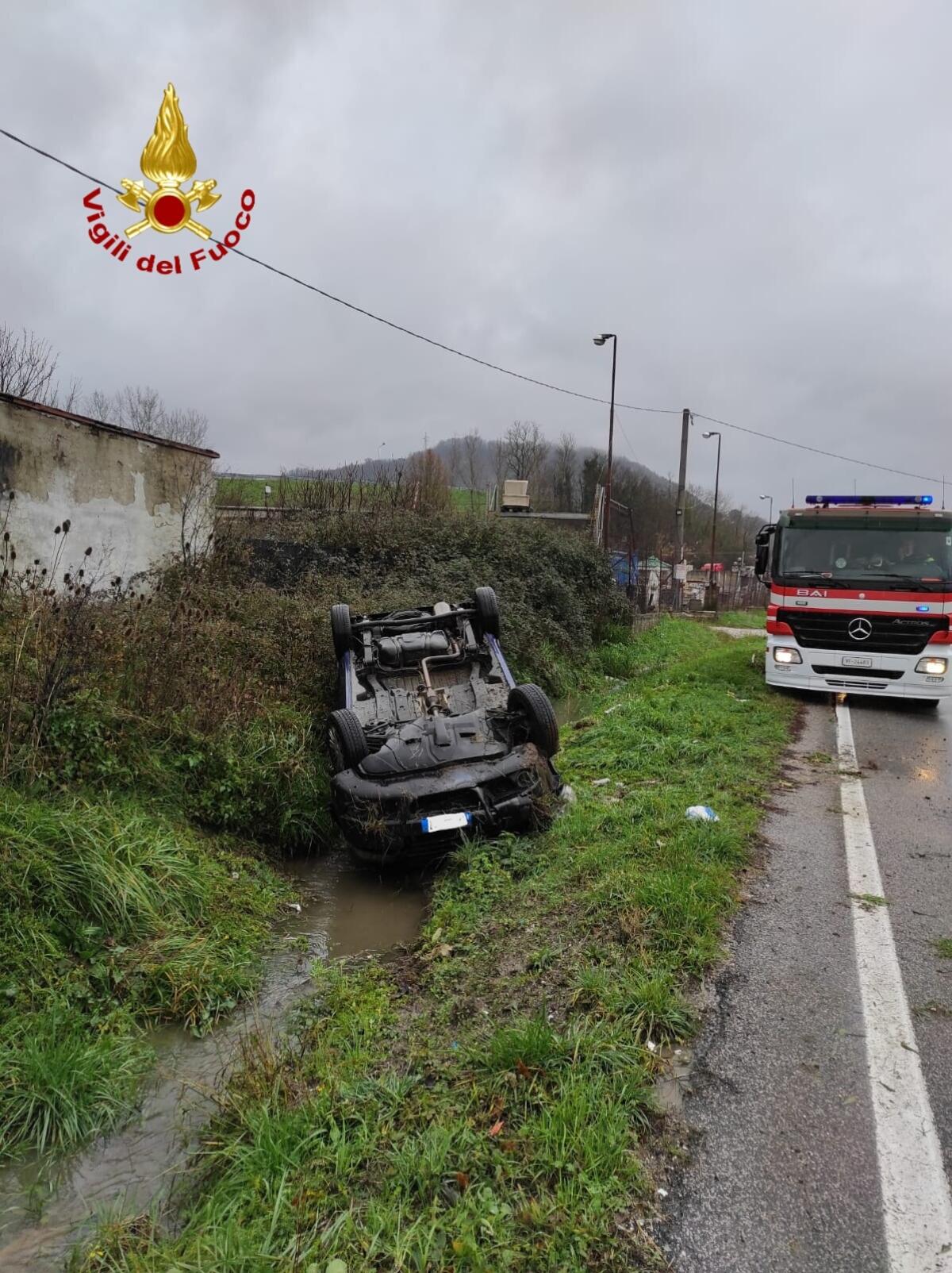Manocalzati. Auto esce di strada, ferito conducente - 