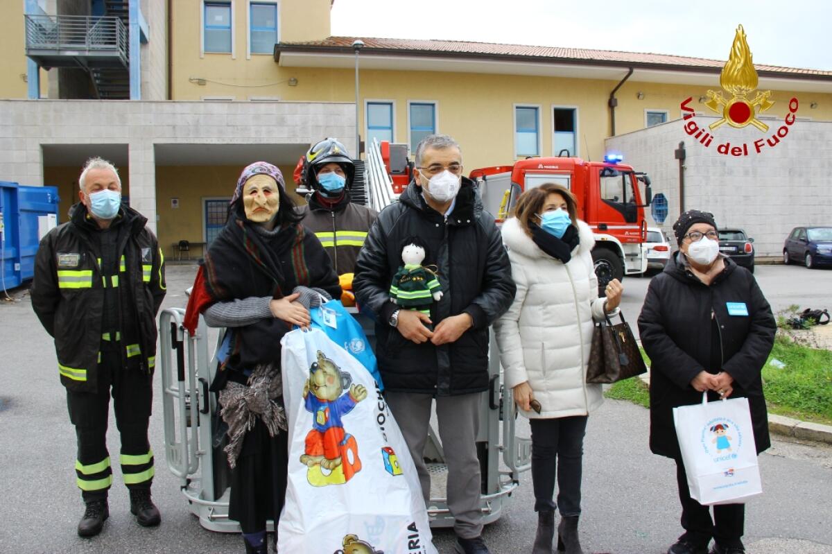 Avellino. La Befana ai piccoli degenti del reparto pedatria del Moscati. - 