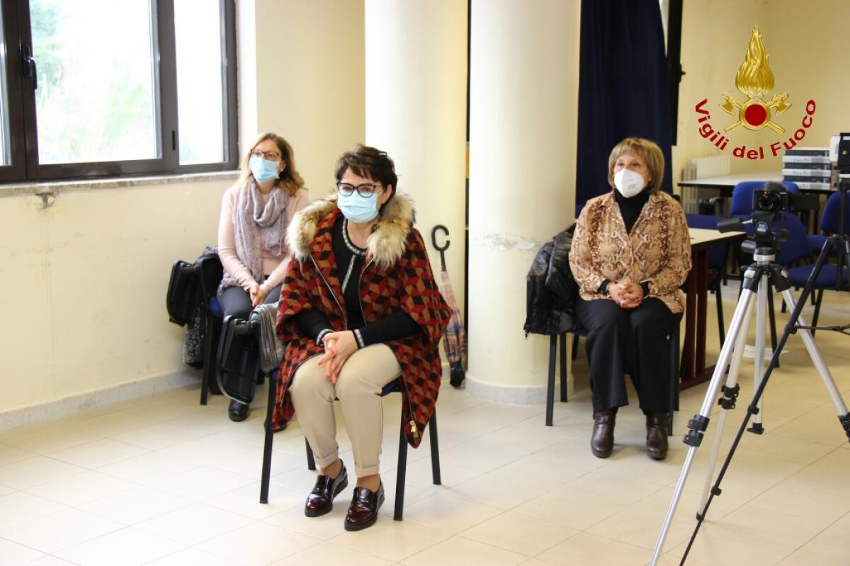 Vigili del fuoco Avellino. Consegna delle benemerenze al personale amministrativo collocato a riposo per raggiunti limiti di età - 