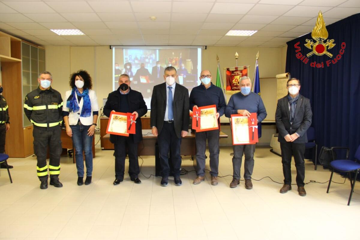 Vigili del fuoco Av: consegnate le benemerenze al personale operativo collocato a riposo - 