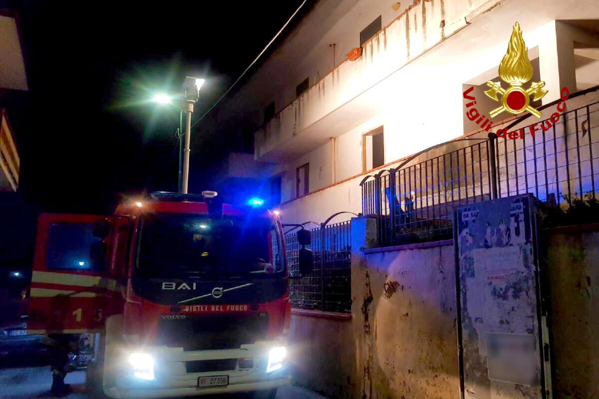 Sperone. Incendio: famiglia costretta a lasciare la propria casa - 
