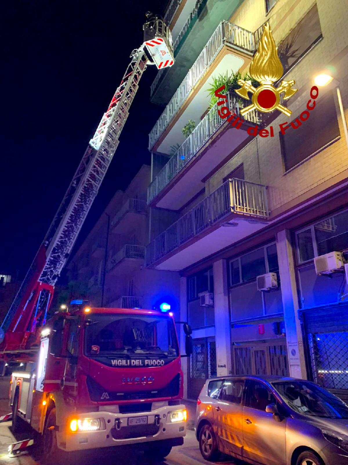 Avellino. Anziana soccorsa dai Vigili del fuoco - 
