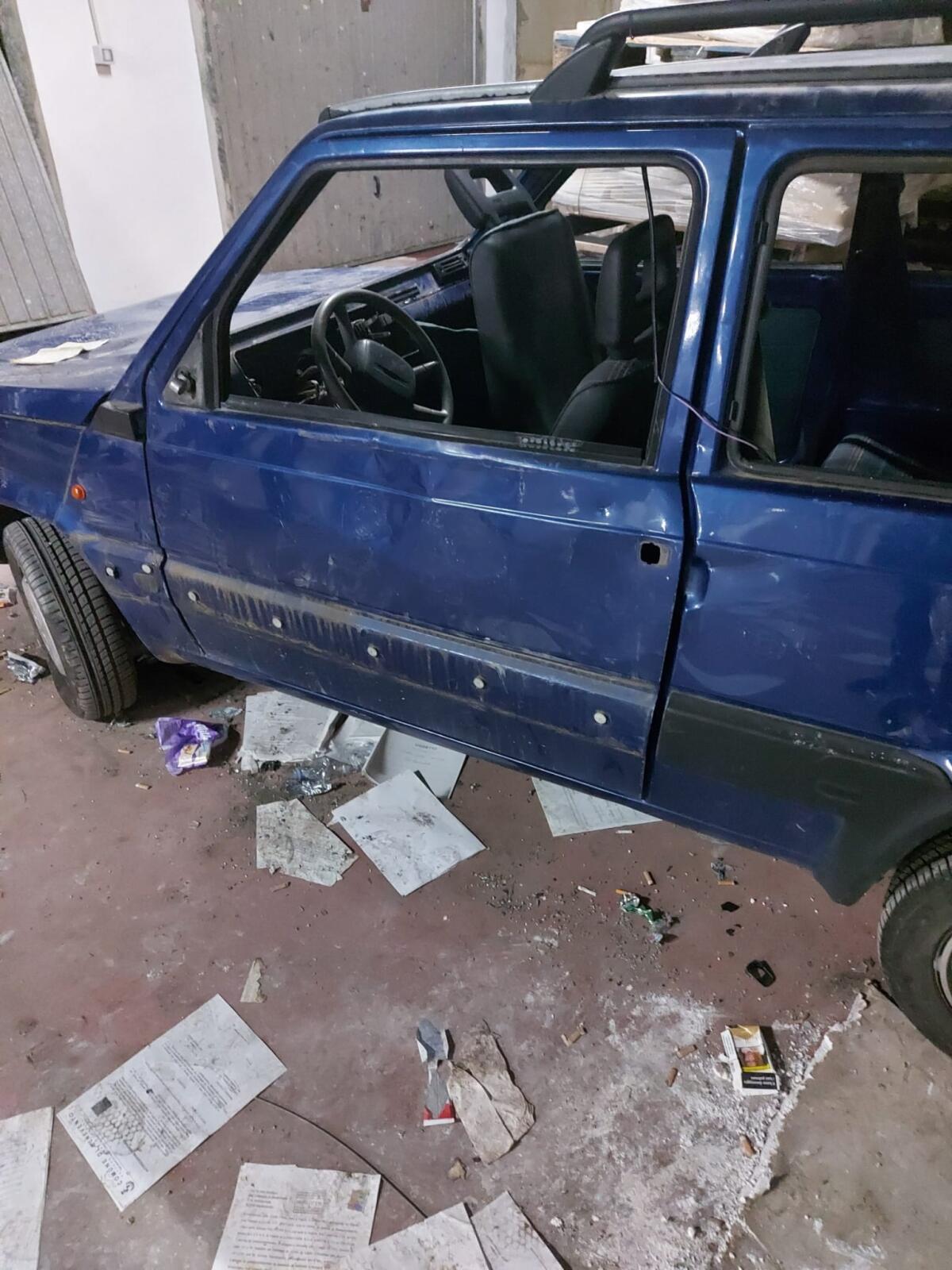 Danneggiano auto del Comune di Benevento, denunciati sette ragazzi - 