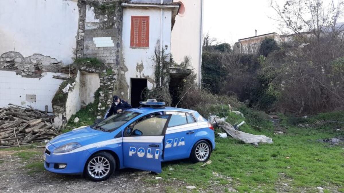 Quindici. La Polizia ritrova in via Casa Manzi tre caricatori per arma da fuoco. - 