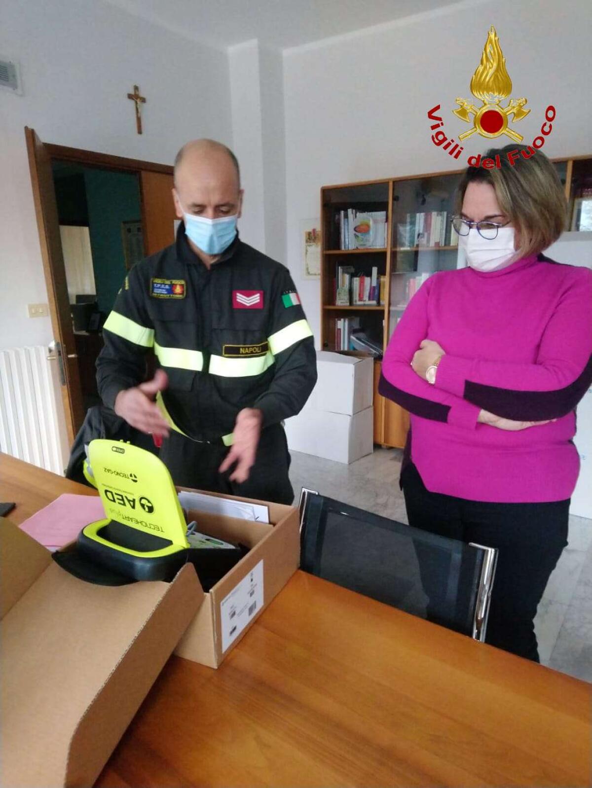Consegnato un defibrillatore ai Vigili del fuoco di Benevento. - 