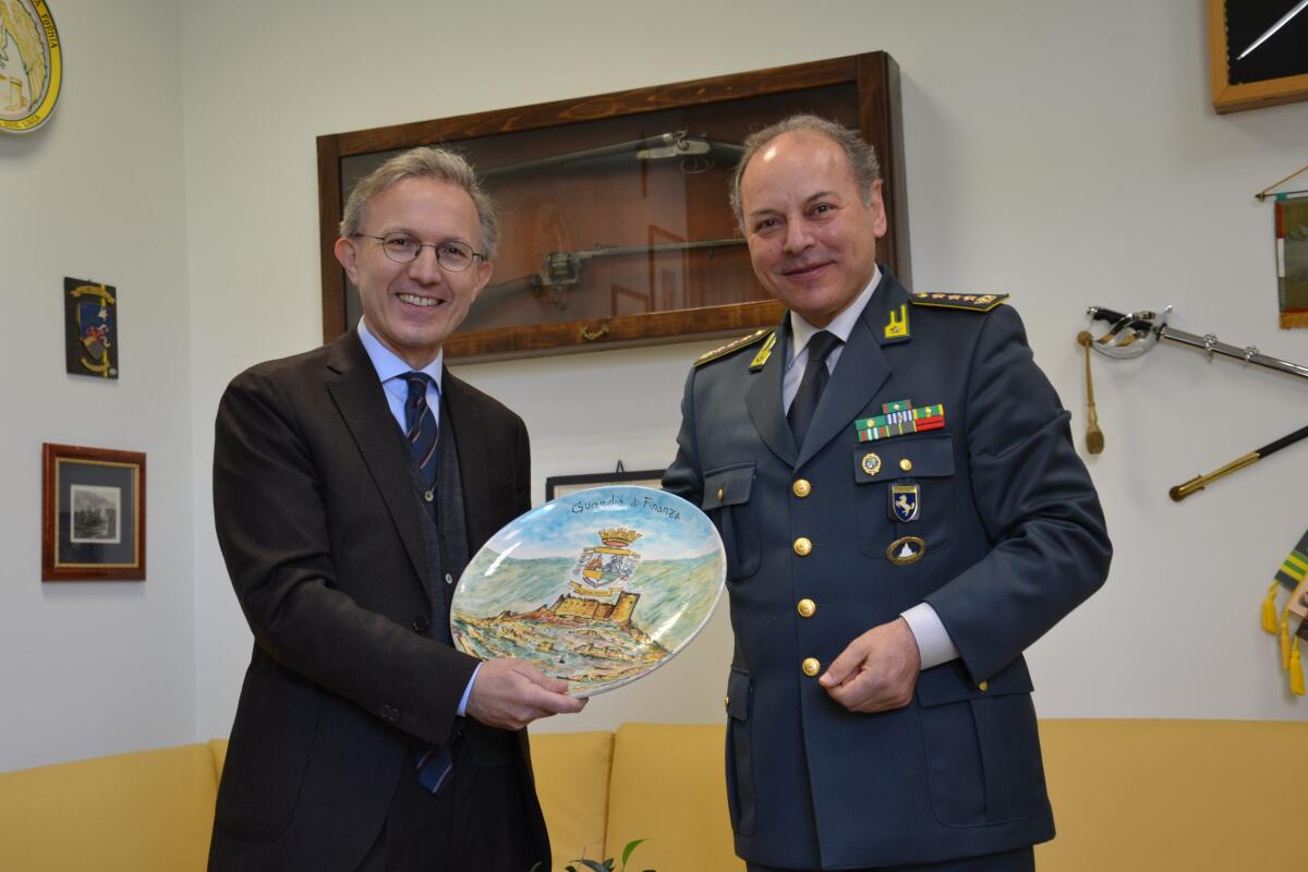 Il Procuratore della Repubblica di Avellino, dott. Domenico Airoma, in vista al Comando Provinciale della Guardia di Finanza. - 