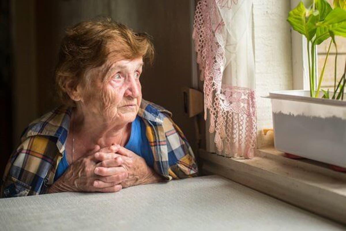 In questo periodo pandemico la peggiore malattia degli anziani è la solitudine. - 
