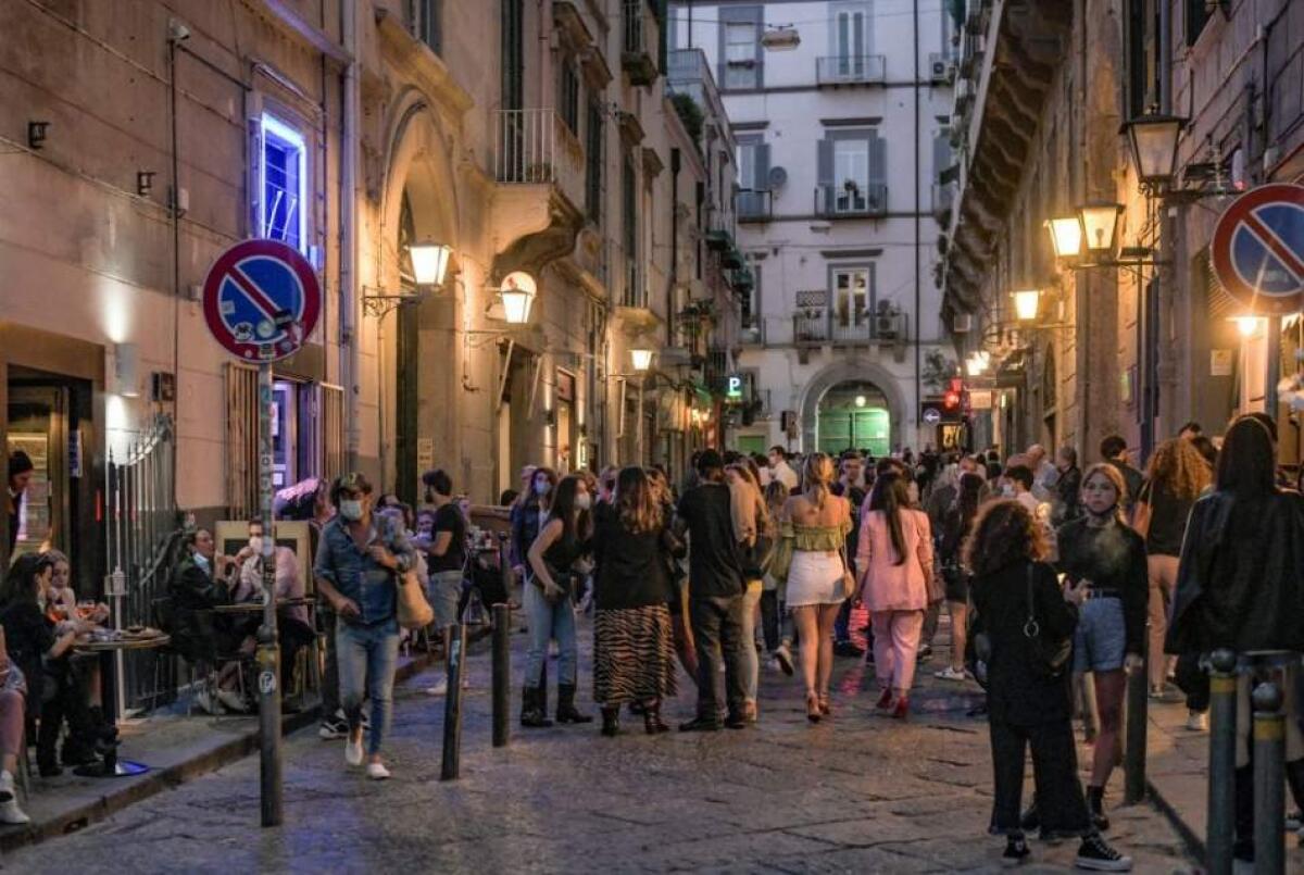 Covid-19. Chiusi a Napoli sei locali ed elevate decine di multe - 