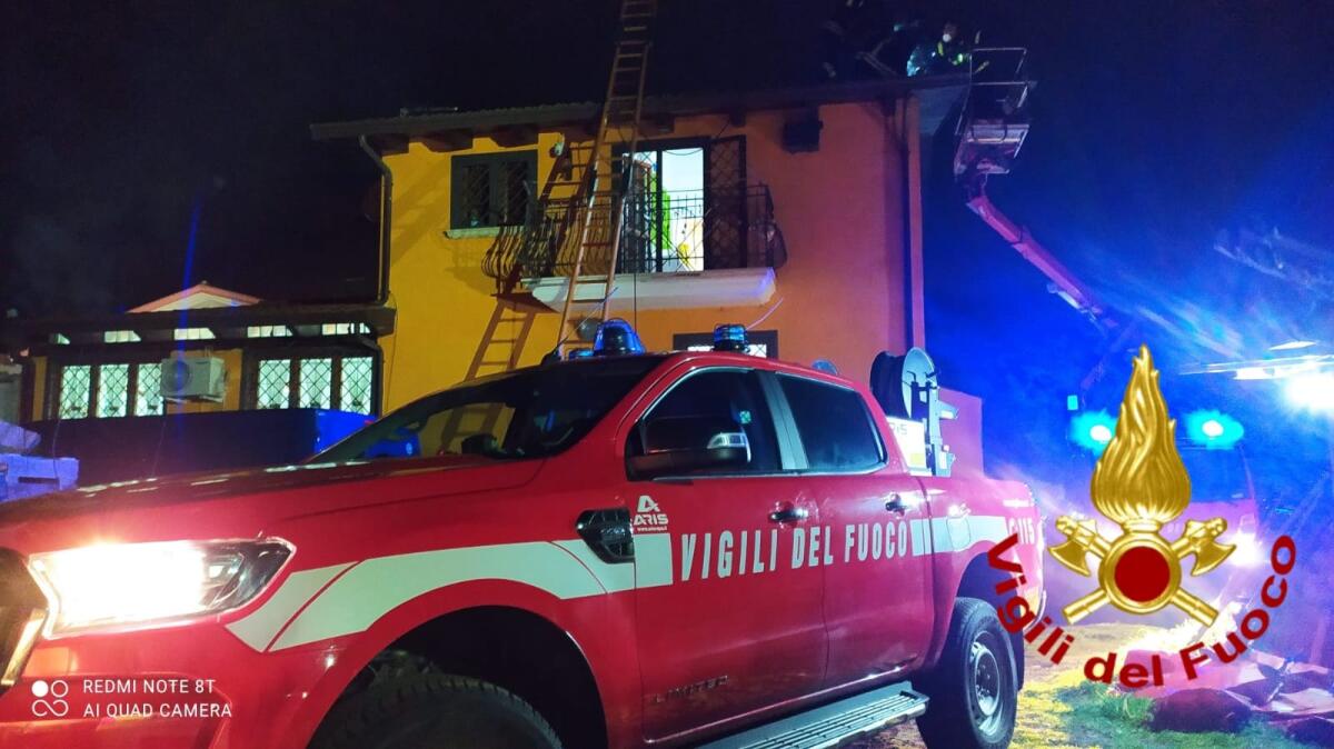 Incendio di un'abitazione a Forino, deceduto un 61 enne, sul luogo i Vigili del Fuoco di Avellino. - 