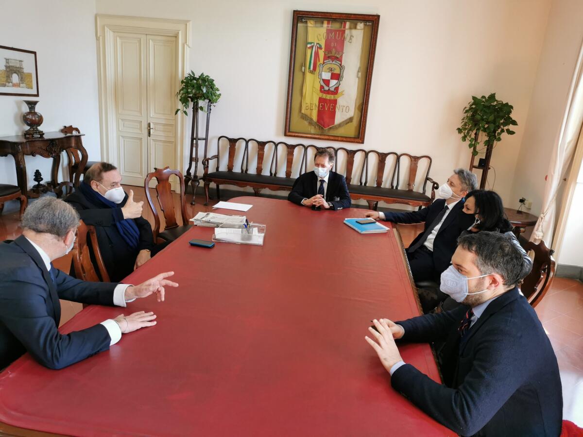 Ferrovia Benevento - Napoli, il sindaco Mastella ha incontrato EAV e pendolari - 