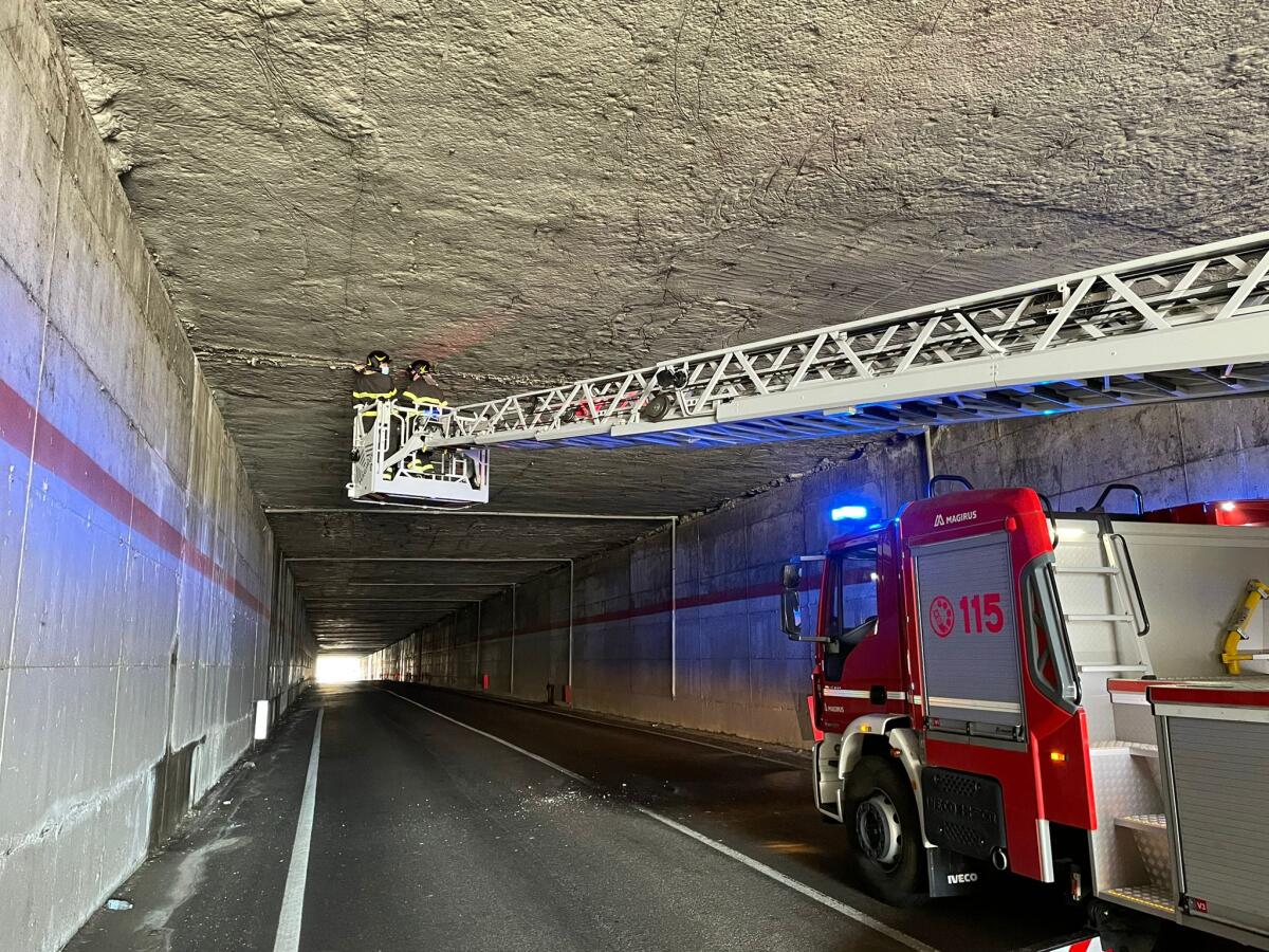 Chiusa galleria asse attrezzato San Martino Valle Caudina- Roccabascerana - 
