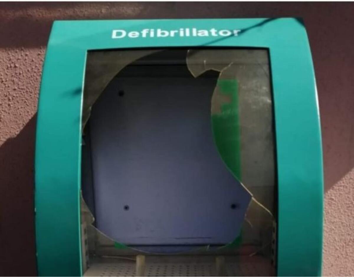 Montesarchio. Defibrillatore rubato, identificati i responsabili dell'ignobile gesto. - 