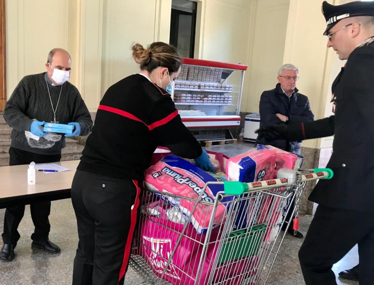 Benevento. Caritas Diocesana e Arma Carabinieri distribuiscono il 5° paniere alimentare. - 