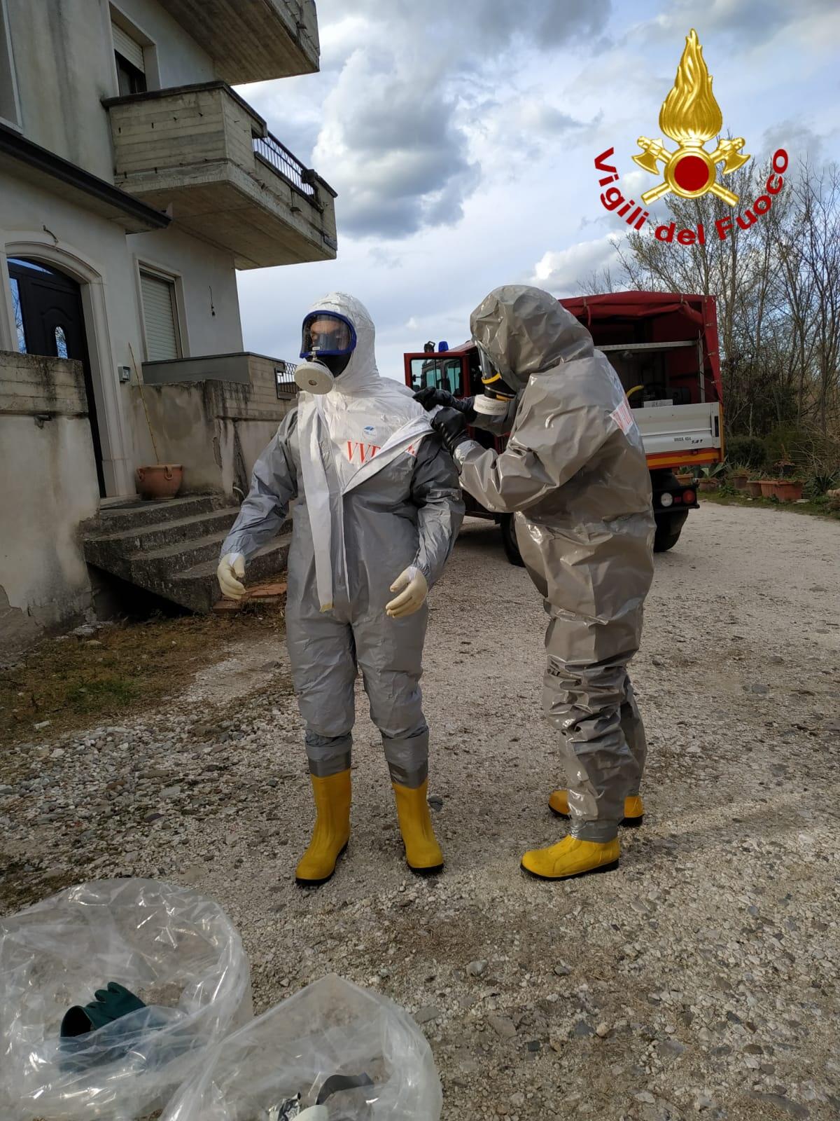 Covid. Ariano Irpino:  Vigili del fuoco soccorrono anziani coniugi positivi che da ieri erano senza energia elettrica. - 