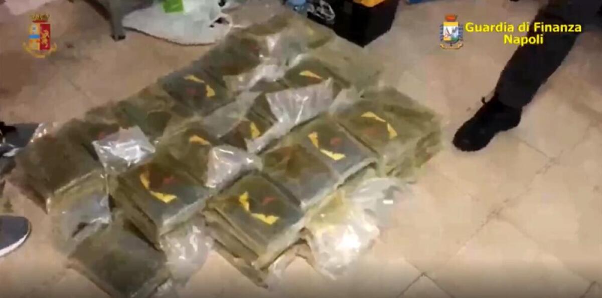 Operazione antidroga, in manette cinque persone sequestrati 150 kg di cocaina. - 