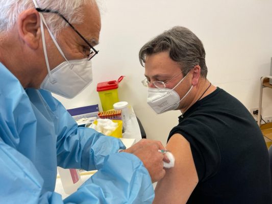 Sperimentazione del vaccino ReiThera, arruolati circa 50 volontari: al via al Moscati le prime somministrazioni.