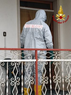 Covid. Ariano Irpino:  Vigili del fuoco soccorrono anziani coniugi positivi che da ieri erano senza energia elettrica.