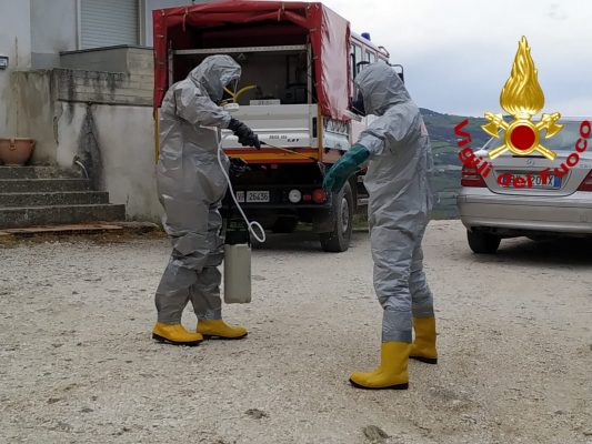 Covid. Ariano Irpino:  Vigili del fuoco soccorrono anziani coniugi positivi che da ieri erano senza energia elettrica.