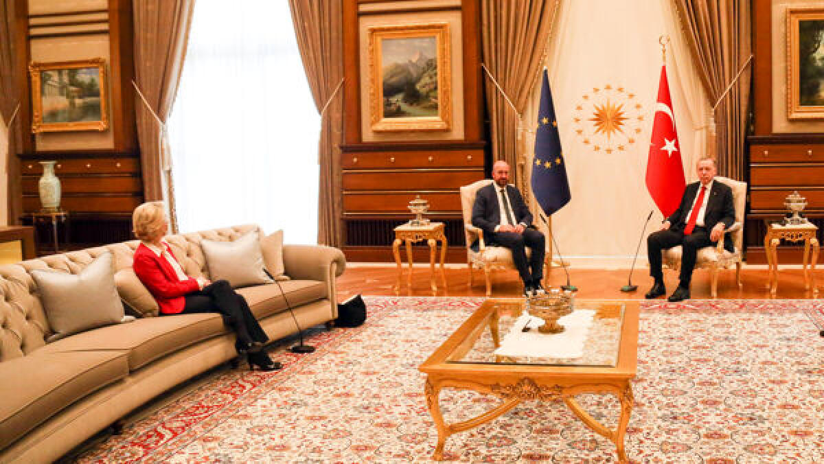 Niente sedia d'onore per Ursula Von Der Leyen - Erdogan va isolato - 