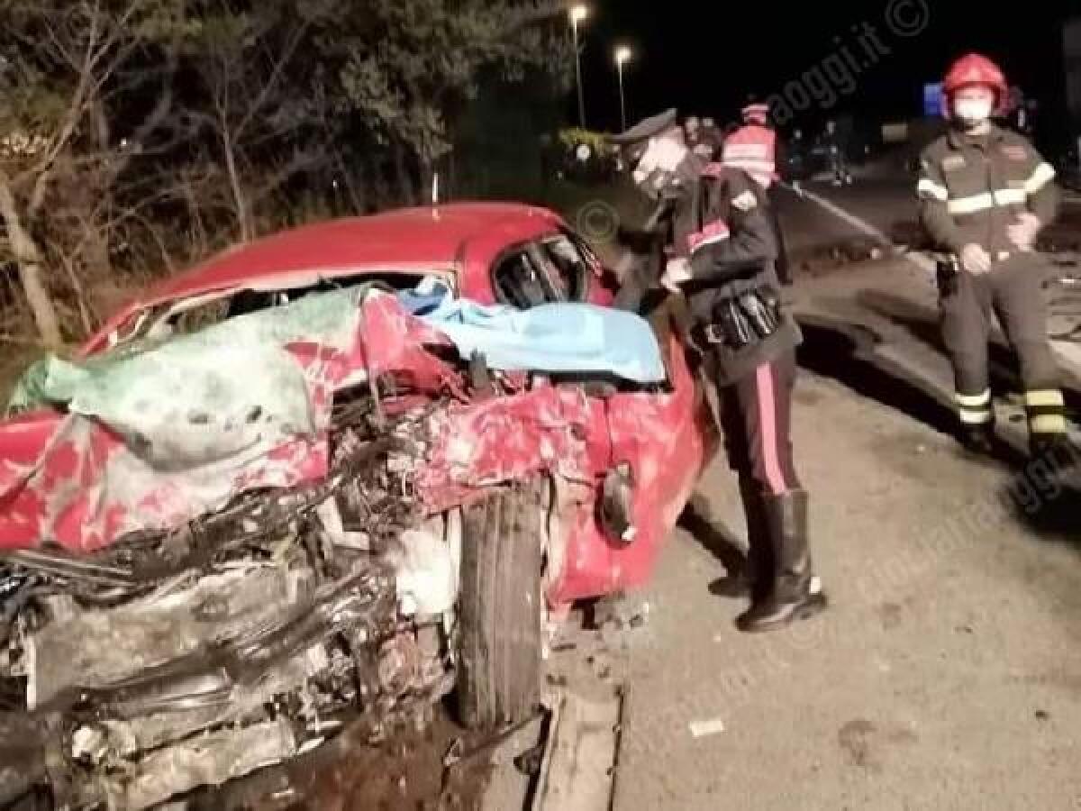 Sono tutte della provincia di Caserta le quattro persone morte in un incidente stradale all'altezza di San Vittore. - 