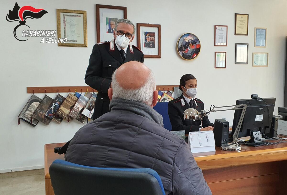 Carabinieri in aiuto ai più anziani per prenotare il vaccino anti covid. - 