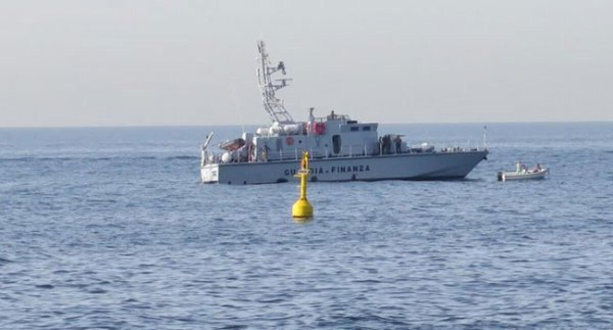 Guardia di Finanza di Napoli sequestra circa 100 tonnellate di frutti di mare - 