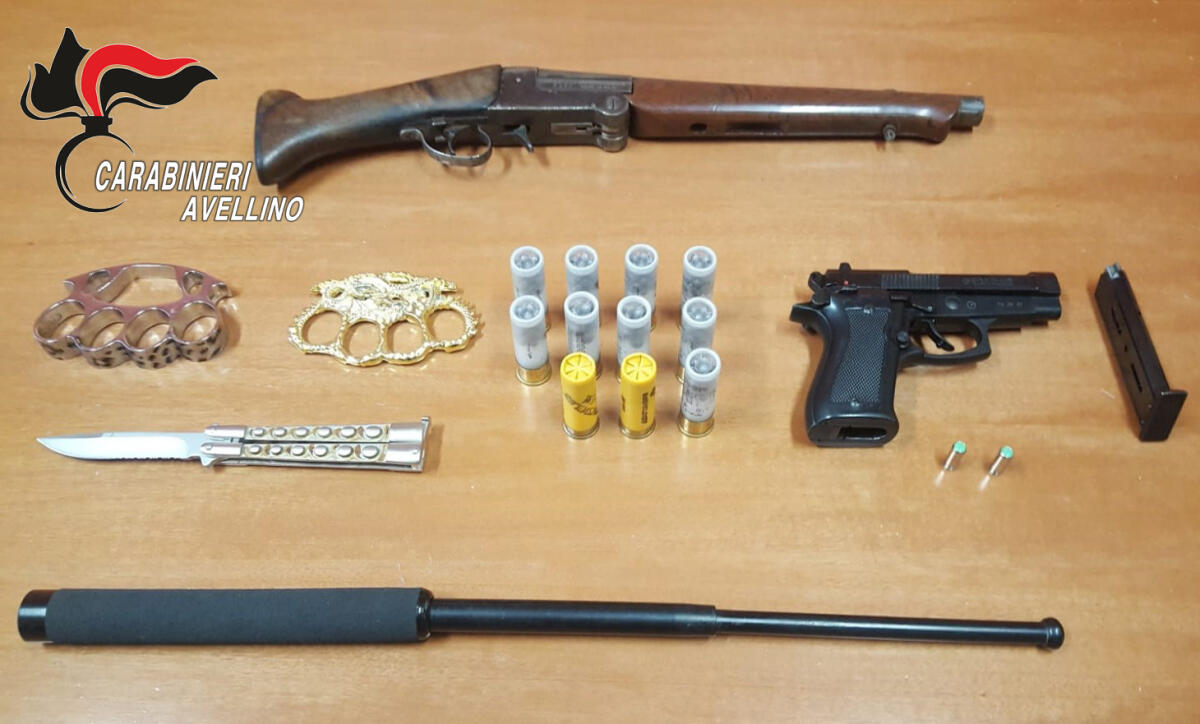Atripalda. Un arresto e tre denunce sequestrate armi clandestine e una cinquantina di cellulari. - 
