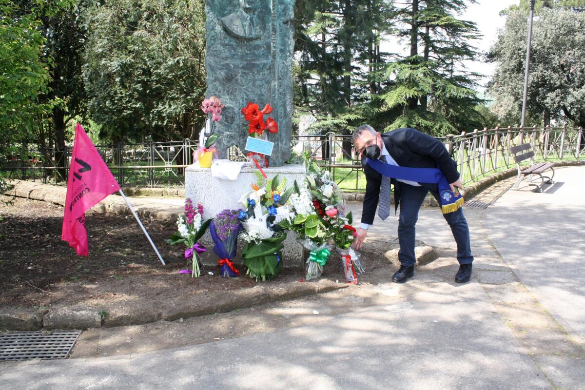 Benevento. Fiori per le Vittime del terrorismo - 