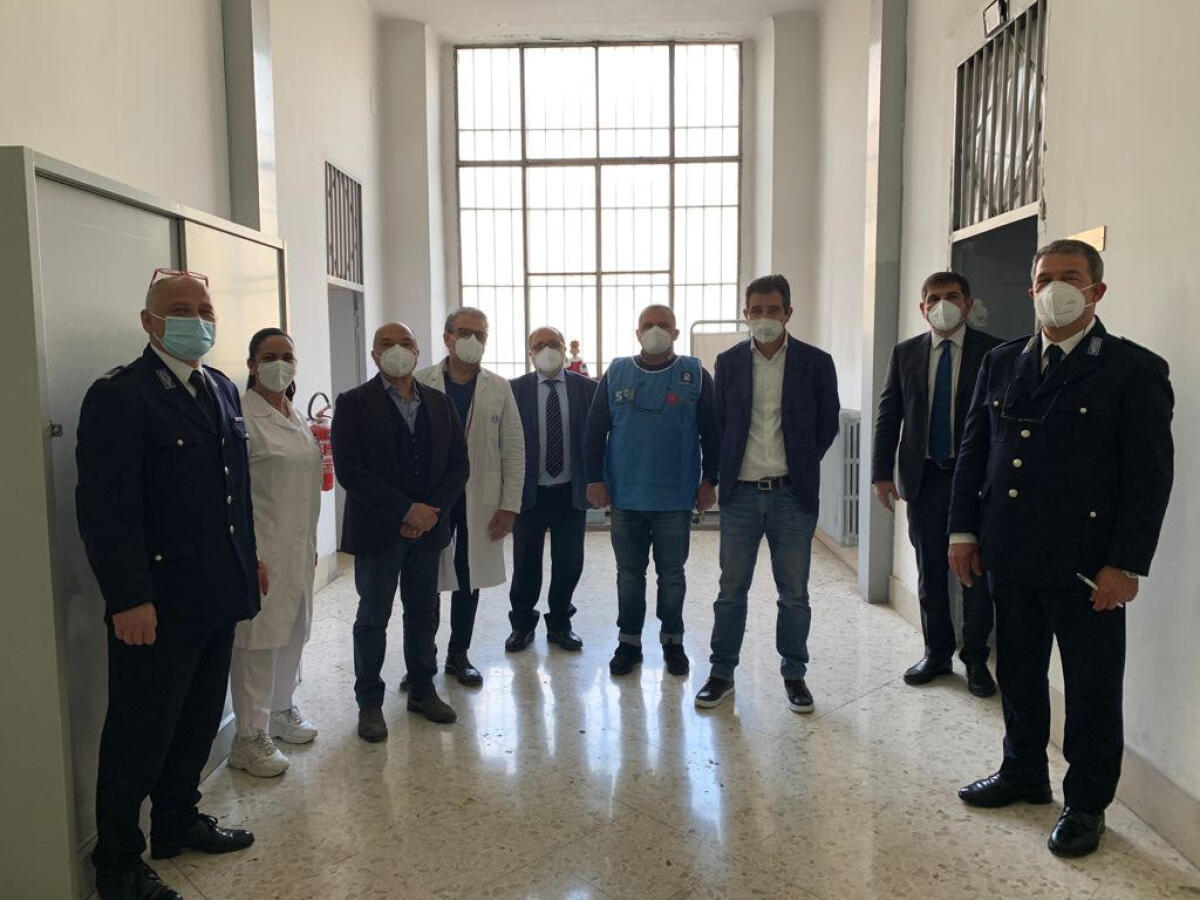È iniziata oggi la campagna di vaccinazione per i detenuti di Poggioreale. - 