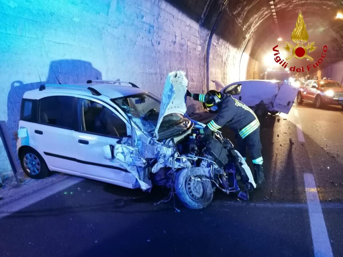I Vigili del Fuoco di Avellino impegnato in due interventi per incidenti stradali. - 