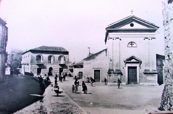 Cervinara. Dopo l'alluvione del 1999 rinasce Piazza Joffredo.