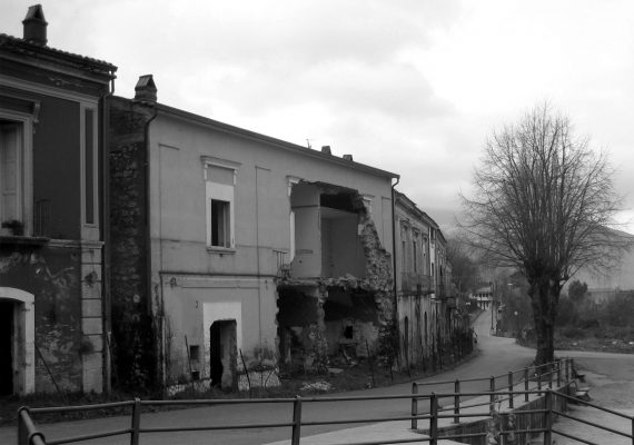 Cervinara. Dopo l'alluvione del 1999 rinasce Piazza Joffredo.