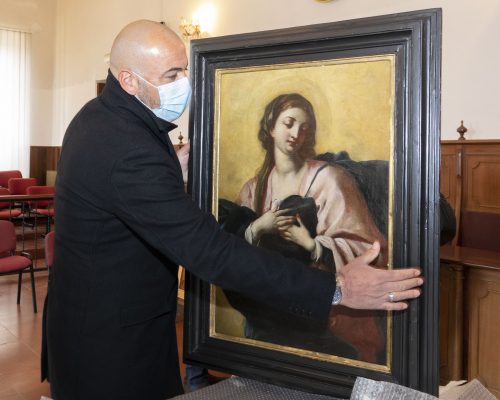 Montesarchio. Sono tornati a casa i dipinti trafugati dall'ex convento delle Clarisse.