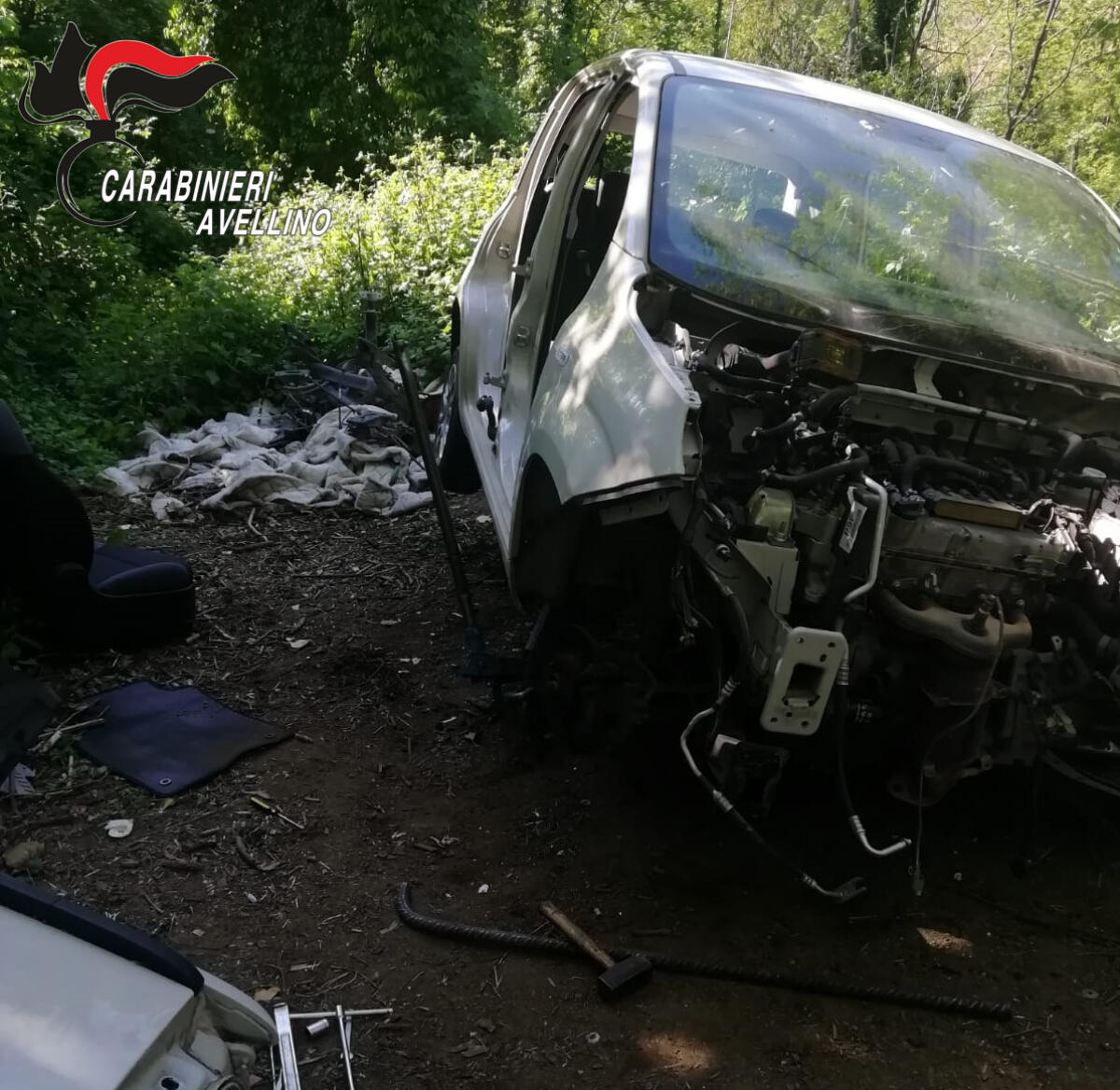 San Martino VC.. 18 enne sorpreso a smontare nel bosco una Panda rubata - 