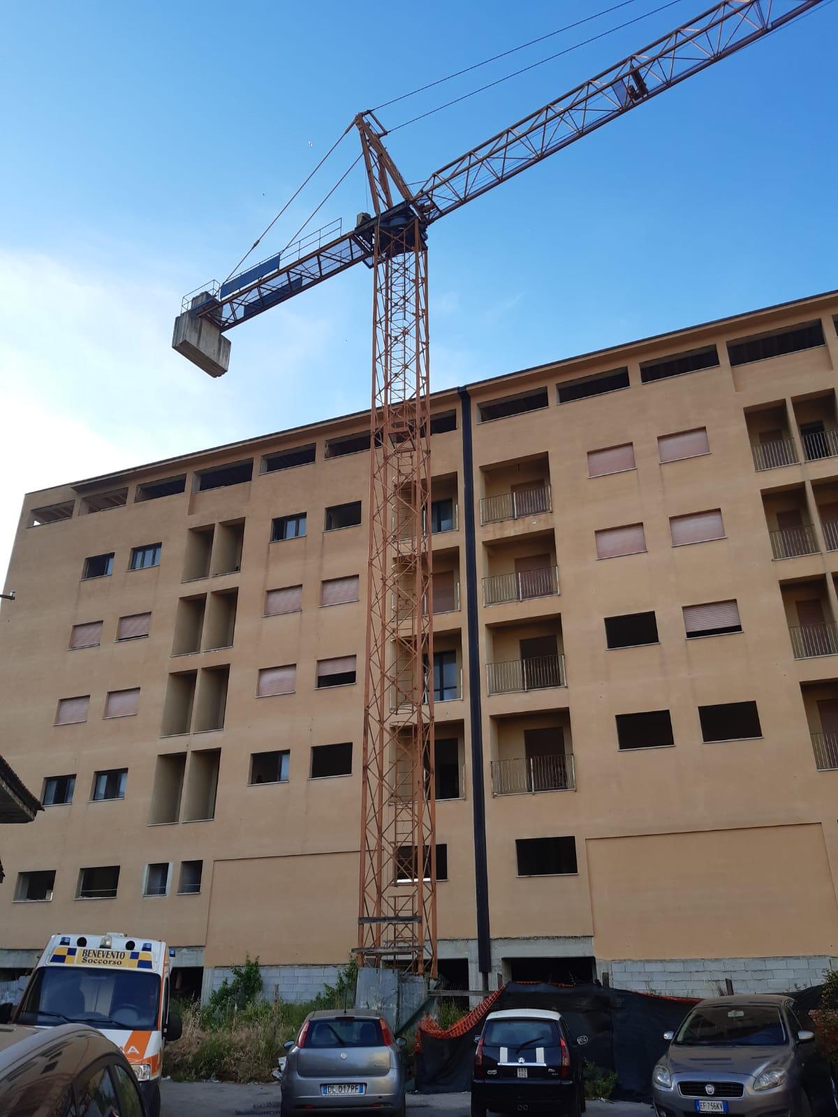 “I Moderati”: si rimuova la Gru in via Giuseppe Maria Galanti - 