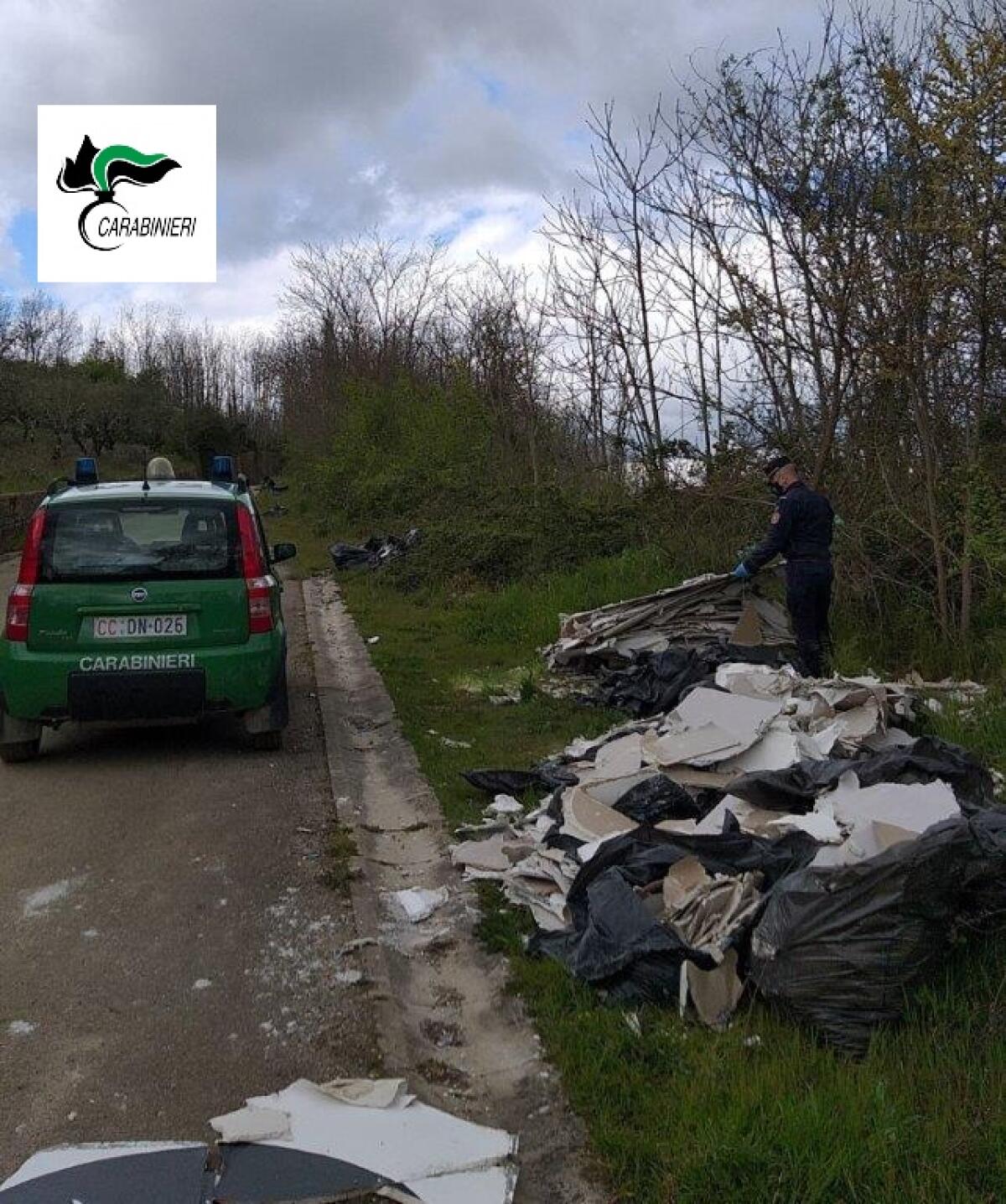 50 sacchi di rifiuti speciali abbandonati a San Giorgio del Sannio, denunciato un imprenditore - 