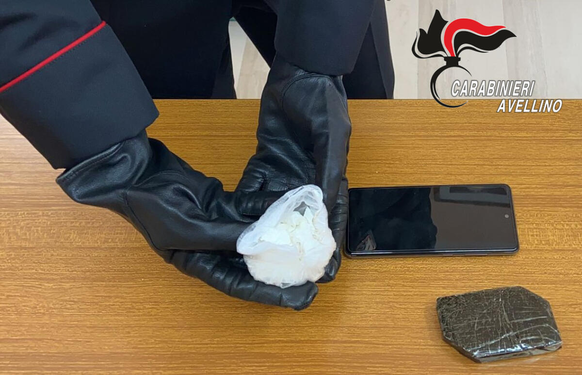 Non si ferma all'alt e getta dal finestrino 50 grammi di cocaina, arrestato un 34 enne - 