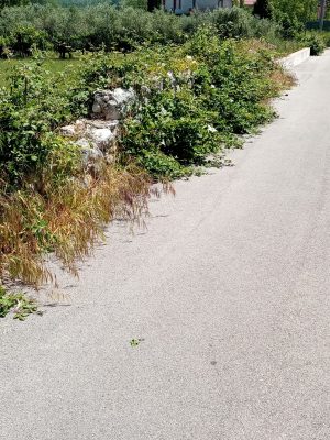 Cervinara. Non è giusto pulire solo la Villa Comunale, un lettore ci segnala lo stato di abbandono di strade e piazze