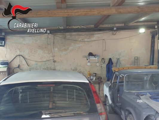 Autocarrozzeria clandestina, denunciate due persone