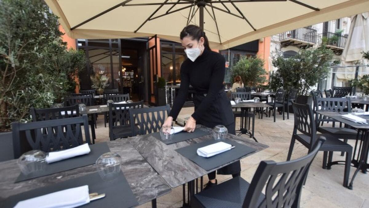 Regole sui tavoli nei ristoranti, limite a sei persone? - 