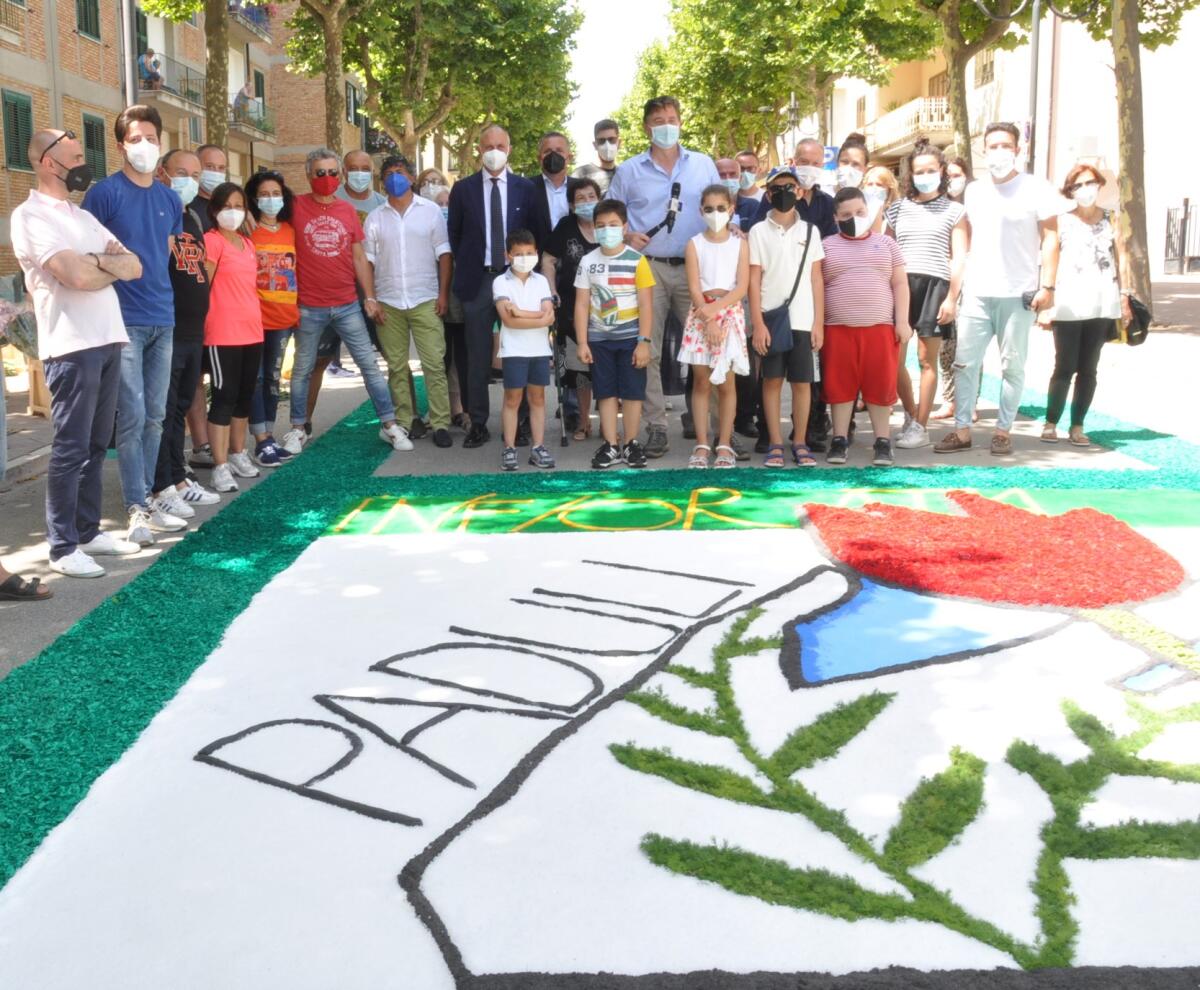 L'Infiorata di Paduli nel segno della solidarietà sociale - 