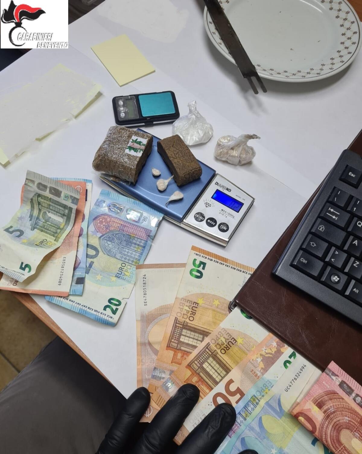 Morcone. Due pusher arrestati dai CC per detenzione ai fini di spaccio di stupefacenti - 