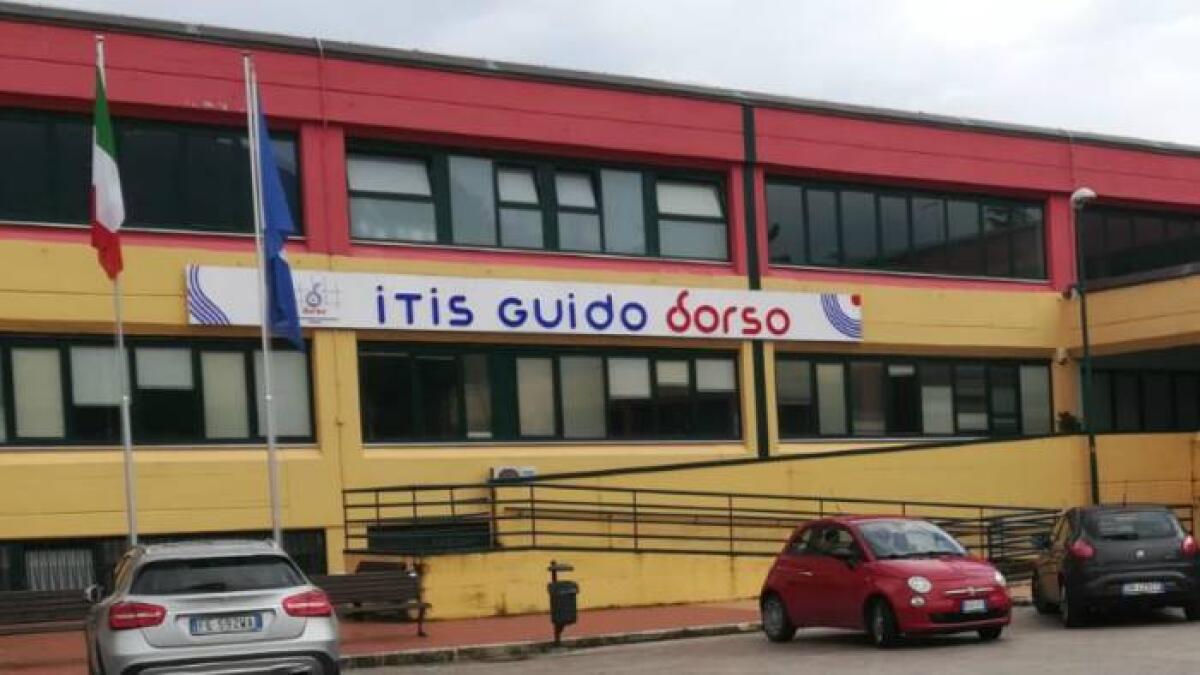 ITT Dorso, Daniele racconta: “Noi studenti oltre la D.A.D. Ecco che cosa si può realizzare con docenti straordinari” - 