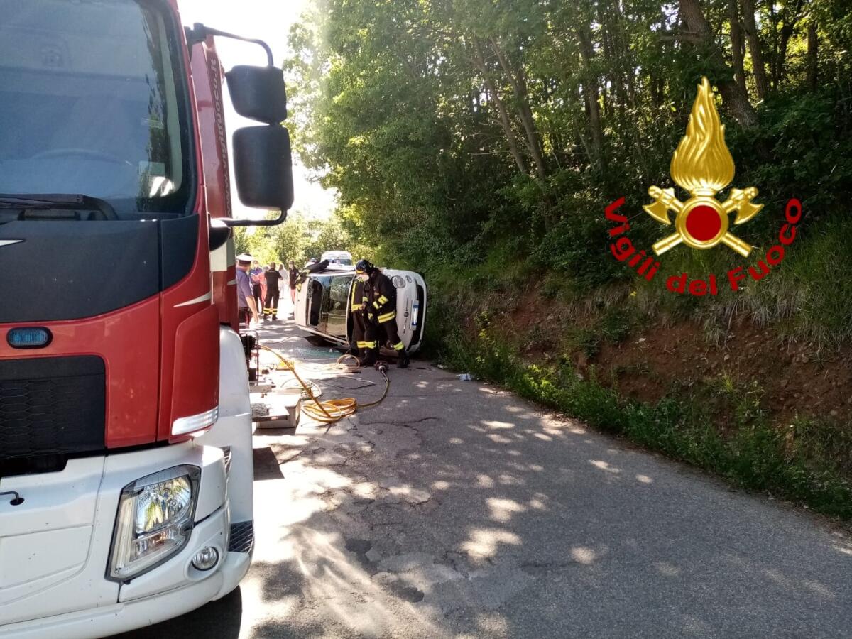 Due ragazze ferite in un incidente stradale - 