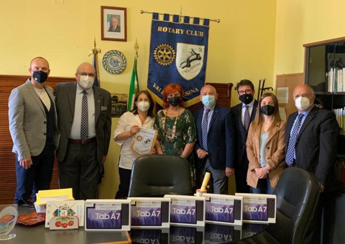 Il Rotary Club Valle Telesina consegna 10 tablet alle scuole presenti sul proprio territorio - 
