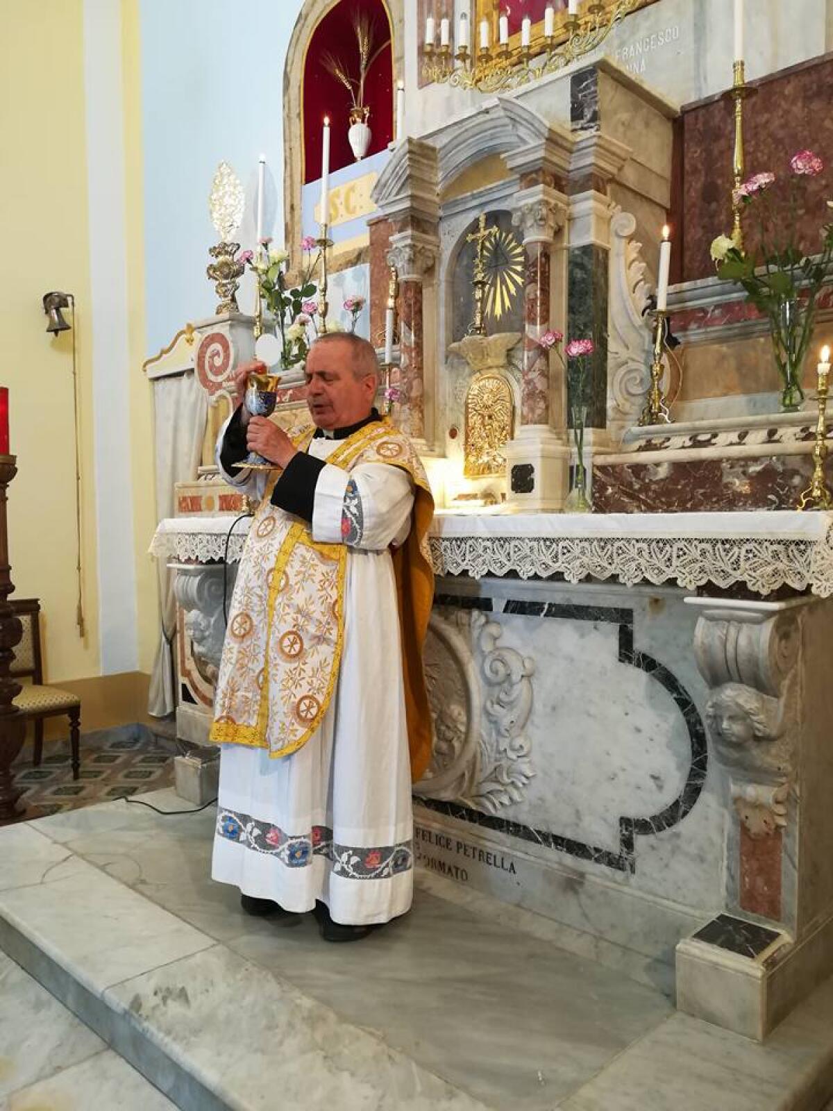 L'ultimo saluto a Don Domenico Votino. - 