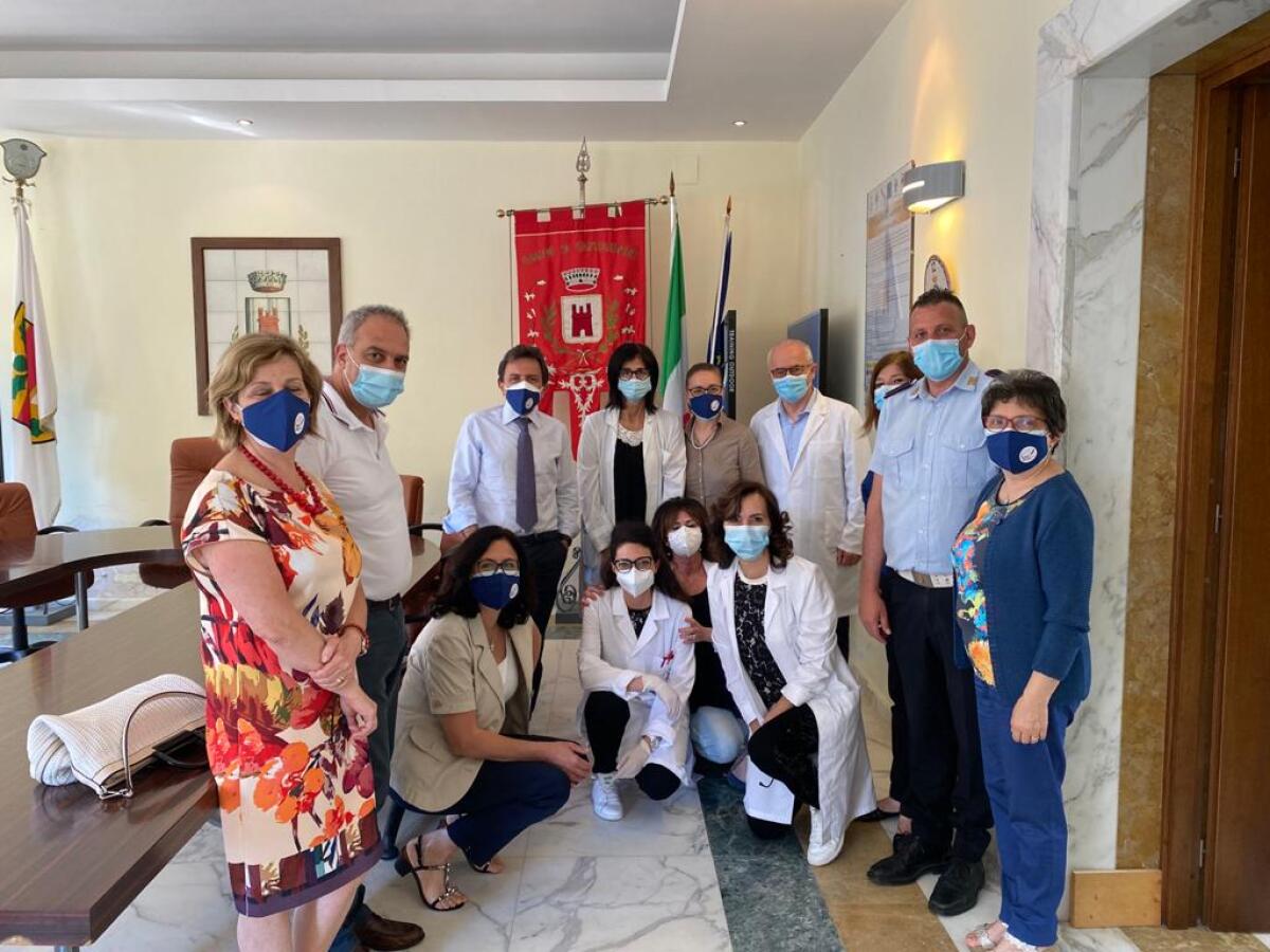Vaccinazioni: “boom” per l’Open Day a Castelvenere. Il Direttore Generale della Asl Volpe all’apertura del centro vaccinale. - 