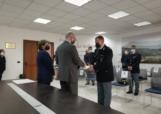 Il Questore di Benevento, Luigi Bonagura, ha consegnato ad alcuni dipendenti, i premi concessi dal Capo della Polizia